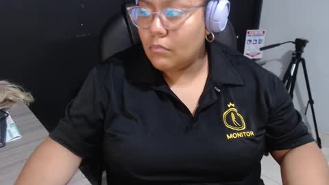 Snapshot of angy_ro12 chatting on 11.27.25 angy online show from 11.27.25