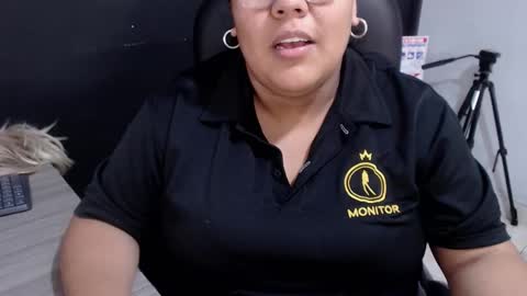 Snapshot of angy_ro12 chatting on 12.01.25 angy online show from 12.01.25