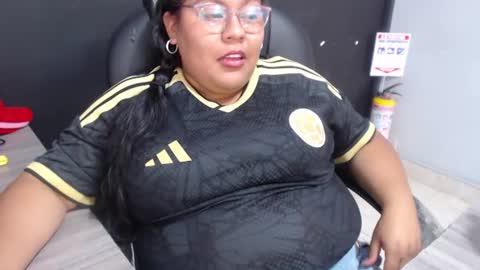 Snapshot of angy_ro12 chatting on 06.17.26 angy online show from 06.17.26
