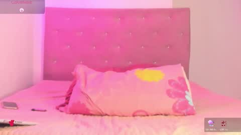 Snapshot of aniaross18 chatting on 11.19.25 aniaross18 online show from 11.19.25