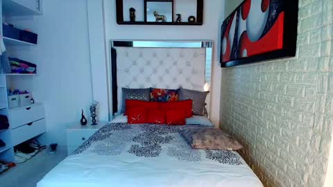 laura  online show from 10.30.25