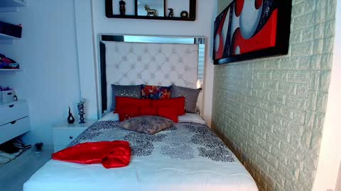 laura  online show from 10.31.25