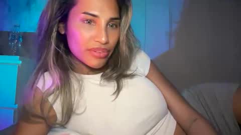 Snapshot of aniishaa chatting on 01.06.26 anisha online show from 01.06.26