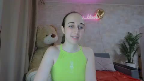 Snapshot of anikabloom chatting on 03.10.25 anikabloom online show from 03.10.25