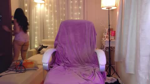 Snapshot of anisahade chatting on 10.04.25 Anisahade online show from 10.04.25