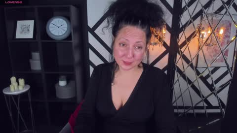 Snapshot of anita_muse chatting on 12.12.24 Anita online show from 12.12.24