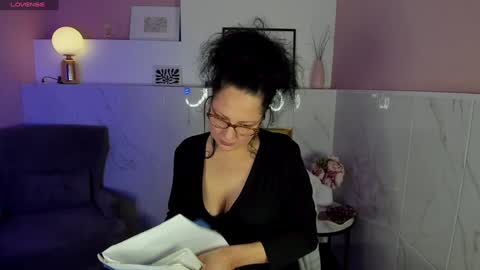 Snapshot of anita_muse chatting on 12.27.24 Anita online show from 12.27.24
