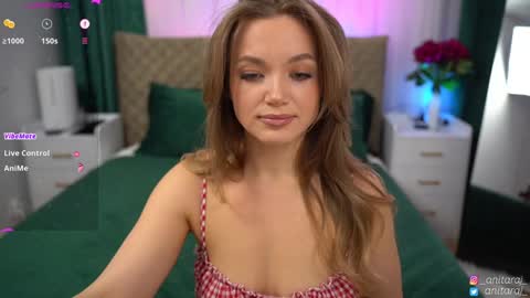 Im Anita thumb up me please its important online show from 01.18.26