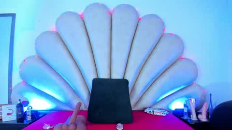 Anna  online show from 01.26.25