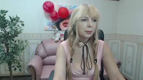 Anna Ditrih online show from 02.15.25