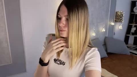 Snapshot of anna_goodman chatting on 02.15.25 anna_goodman online show from 02.15.25