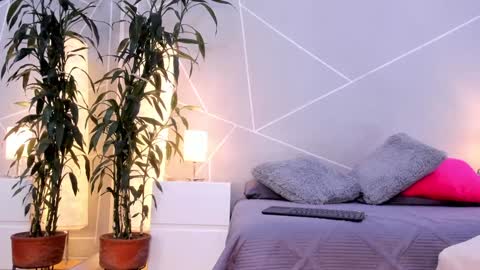 Snapshot of anna_joness chatting on 12.10.24 Anna online show from 12.10.24