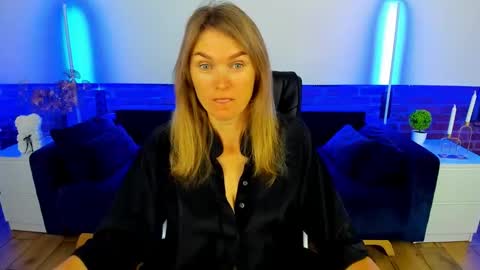 Snapshot of annabel_xxx chatting on 09.14.25 Annabel online show from 09.14.25