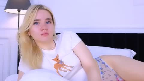 Snapshot of annabellelu chatting on 09.28.25 AnnaBelle online show from 09.28.25