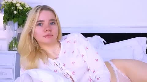 Snapshot of annabellelu chatting on 10.08.25 AnnaBelle online show from 10.08.25