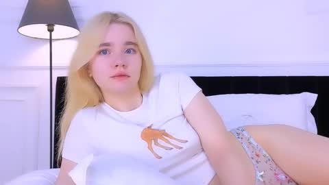 Snapshot of annabellelu chatting on 11.09.25 AnnaBelle online show from 11.09.25