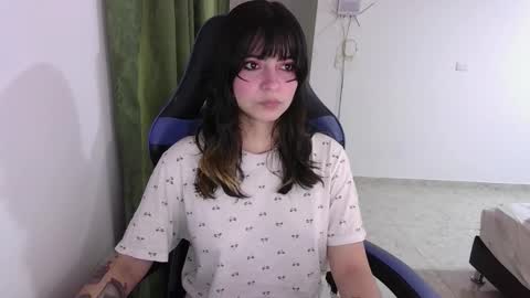 Snapshot of annacrow chatting on 11.06.25 Anna online show from 11.06.25