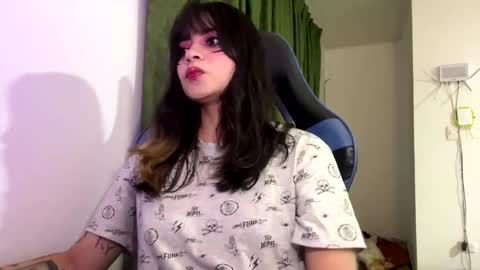 Snapshot of annacrow chatting on 11.21.25 Anna online show from 11.21.25