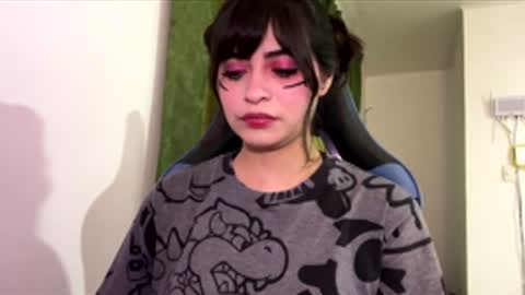 Snapshot of annacrow chatting on 11.27.25 Anna online show from 11.27.25