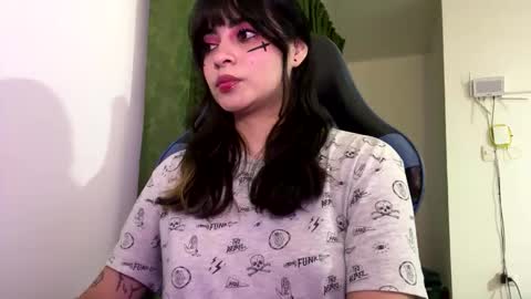 Snapshot of annacrow chatting on 12.02.25 Anna online show from 12.02.25