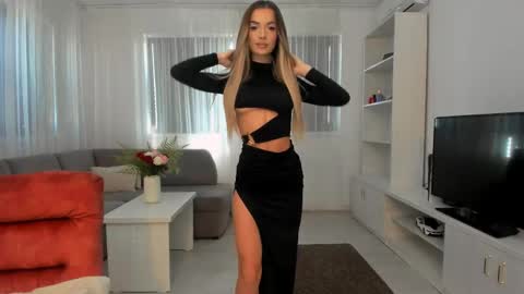 annaise  online show from 05.08.26