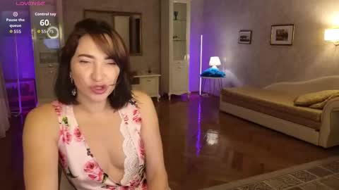 Snapshot of anne_karma chatting on 10.21.25 anne_karma online show from 10.21.25