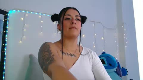Snapshot of anne_lennon_ chatting on 05.19.26 Anne online show from 05.19.26