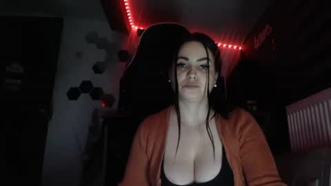 Snapshot of annebellee69 chatting on 12.17.24 annebellee69 online show from 12.17.24
