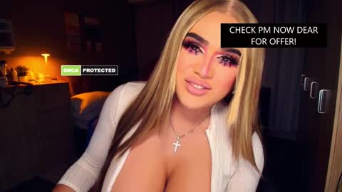 Snapshot of annecalifornia chatting on 11.14.25 Anne Hart online show from 11.14.25