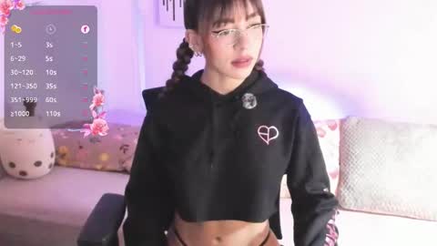 Snapshot of annedark chatting on 09.18.25 Anne online show from 09.18.25