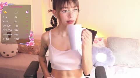 Snapshot of annedark chatting on 10.05.25 Anne online show from 10.05.25