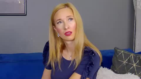 Snapshot of annehove chatting on 07.03.26 Anne online show from 07.03.26