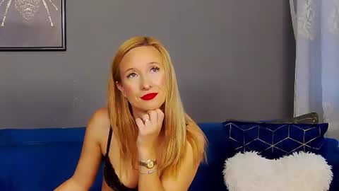 Snapshot of annehove chatting on 07.10.26 Anne online show from 07.10.26
