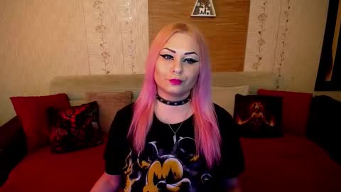 Snapshot of annessixreign chatting on 10.21.25 AnnessixReign online show from 10.21.25