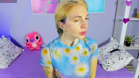 Snapshot of annetenet chatting on 12.04.24 Annet online show from 12.04.24