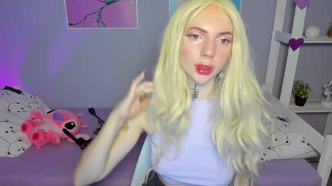 Snapshot of annetenet chatting on 12.14.24 Annet online show from 12.14.24