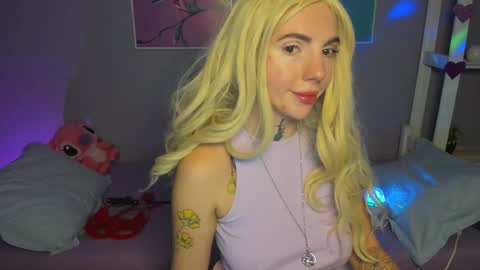 Snapshot of annetenet chatting on 01.27.25 Annet online show from 01.27.25