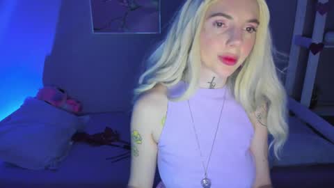 Snapshot of annetenet chatting on 01.28.25 Annet online show from 01.28.25