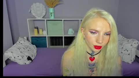 Snapshot of annetenet chatting on 02.14.25 Annet online show from 02.14.25