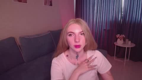 Snapshot of annetenet chatting on 09.21.25 Annet online show from 09.21.25