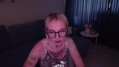 Snapshot of annetenet chatting on 10.02.25 Annet online show from 10.02.25