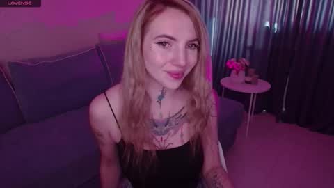 Snapshot of annetenet chatting on 10.11.25 Annet online show from 10.11.25