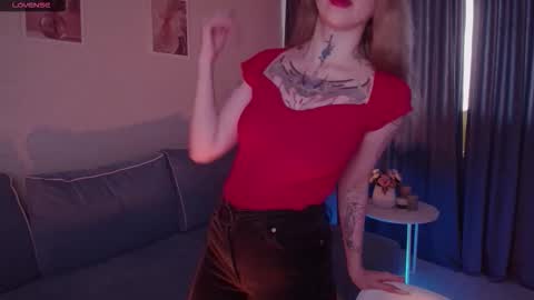 Snapshot of annetenet chatting on 10.16.25 Annet online show from 10.16.25