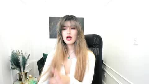 Snapshot of annetli chatting on 05.29.26 annetli online show from 05.29.26