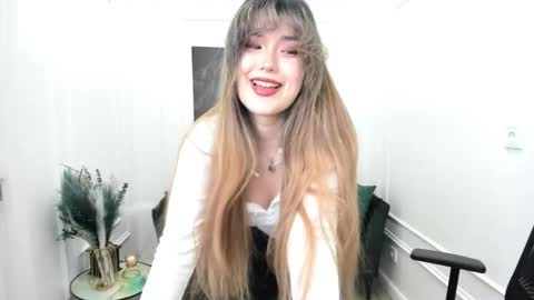 Snapshot of annetli chatting on 05.30.26 annetli online show from 05.30.26