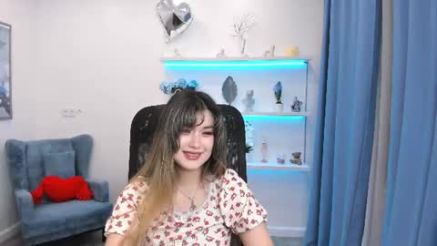 Snapshot of annetli chatting on 06.19.26 annetli online show from 06.19.26