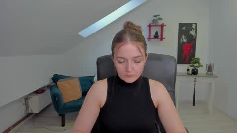 annewilsonn online show from 05.06.26