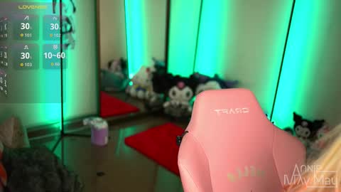 Snapshot of annie_may_may chatting on 10.13.25 Annie May   online show from 10.13.25