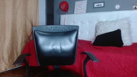 annie_scott_ online show from 02.19.25