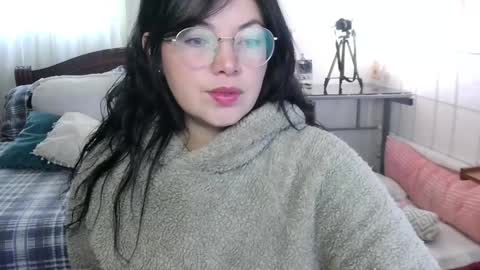 Snapshot of annie_swan_18 chatting on 01.13.25 LAURA - A n n i e S w a n online show from 01.13.25